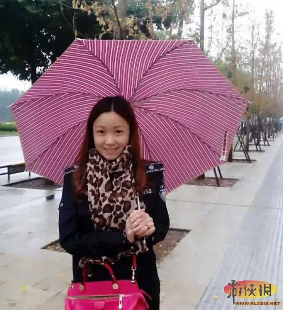 四川女神城管曝生活照：自爆微笑是执法必杀技