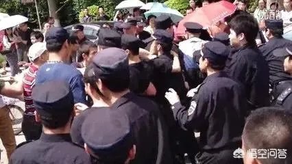 你如何看待深圳男子违规闯妇科被打,港大医院打人医生被拘3日这件事?