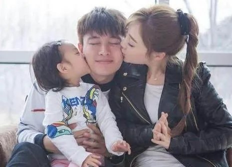 用八卦的眼光看贾乃亮，你觉得他应该怎么做？