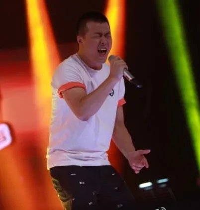 中国好声音纪海星翻唱狐狸未获转身 成第二季首个零转身学员