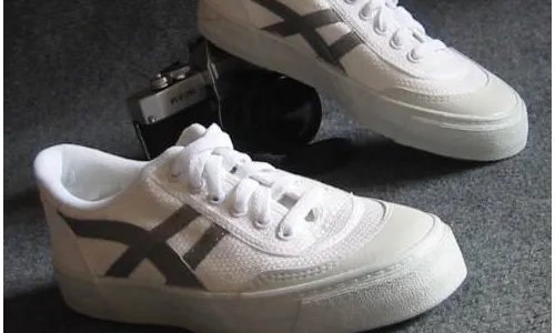 跳远穿什么鞋最好？