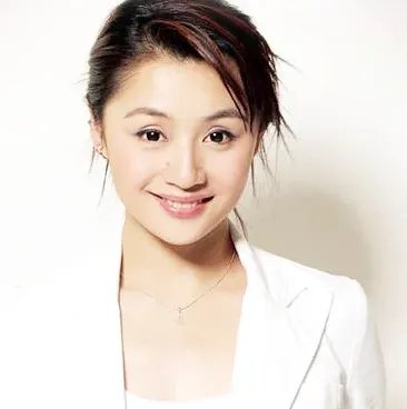 曹颖晒高中旧照是怎么回事？