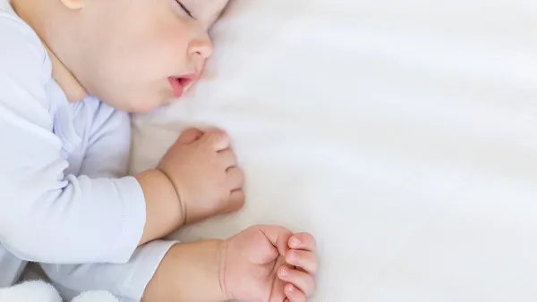 怎样选购婴儿连体衣 穿连体衣好不好
