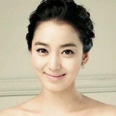 李素妍婚纱照喜帖曝光 和丈夫因为拍戏相识