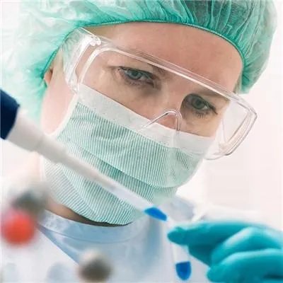 脸颊长斑是怎么回事