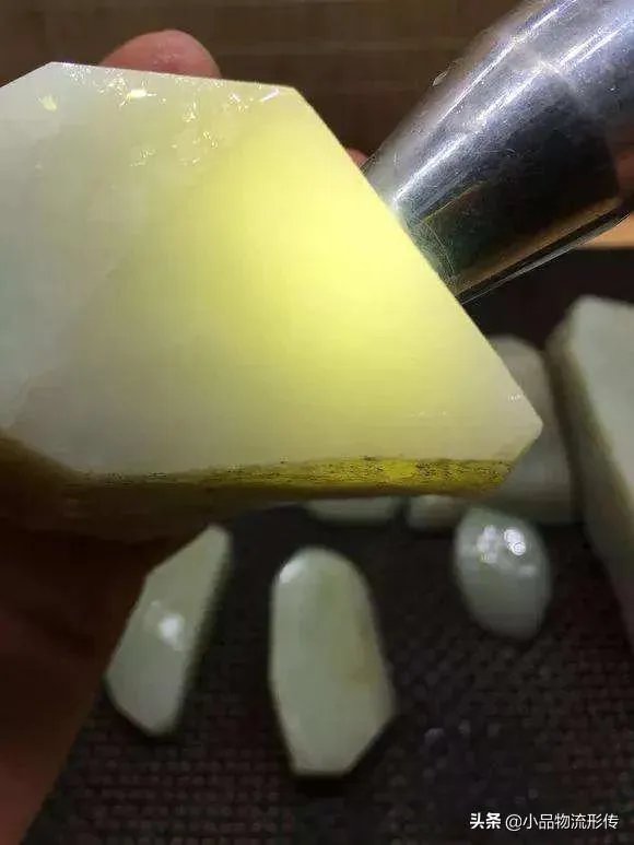 怎样挑选新疆和田玉把件？