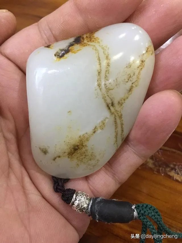 怎样挑选新疆和田玉把件？