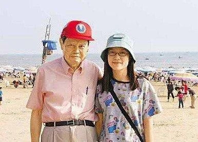 你们怎么看待杨振宁分割遗产？