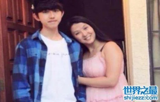 蔡徐坤的爸爸蔡德华是隐形富豪?蔡徐坤家庭背景大揭秘!