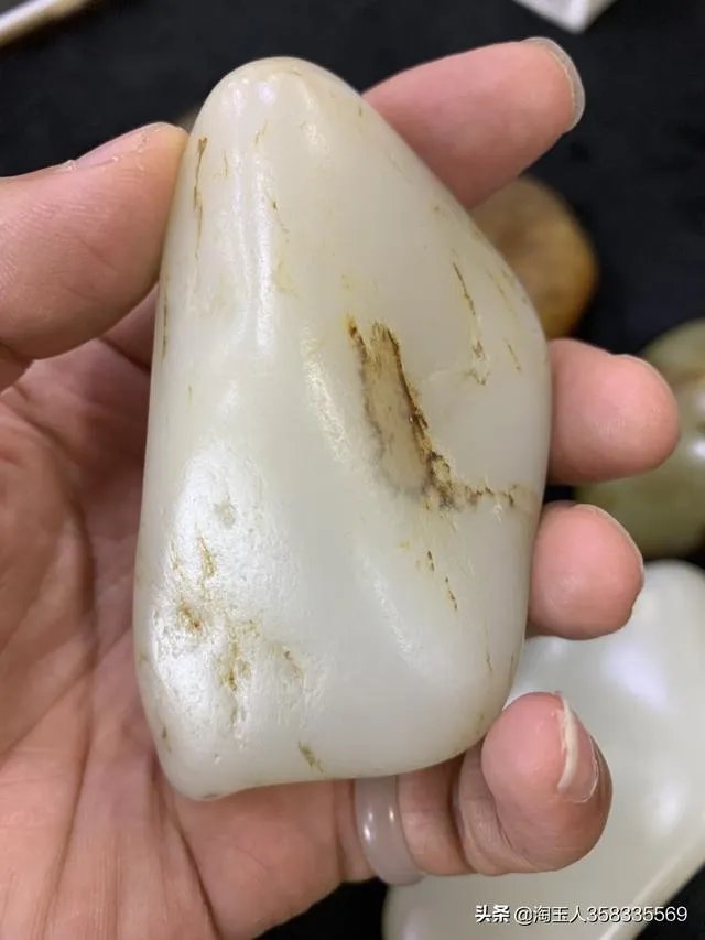 怎样挑选新疆和田玉把件？