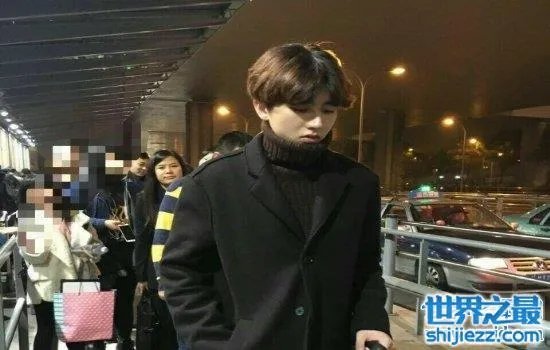 蔡徐坤的爸爸蔡德华是隐形富豪?蔡徐坤家庭背景大揭秘!