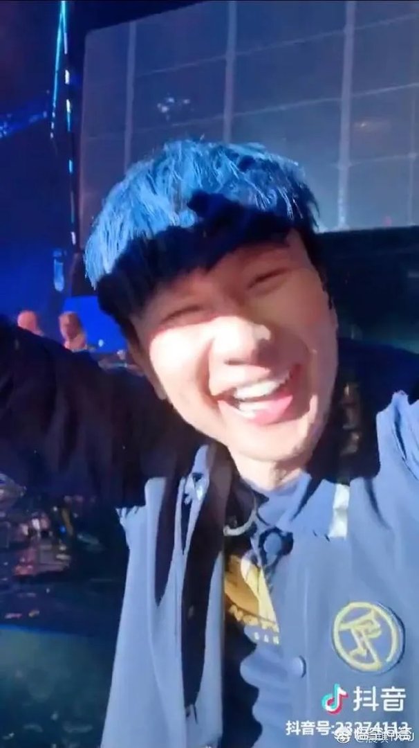 林俊杰有哪些适合做头像的图片?