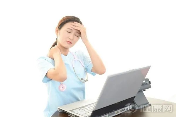 常说“高枕无忧”,实则让人陷入颈椎病困扰?听听骨科博士李东哲如何支招