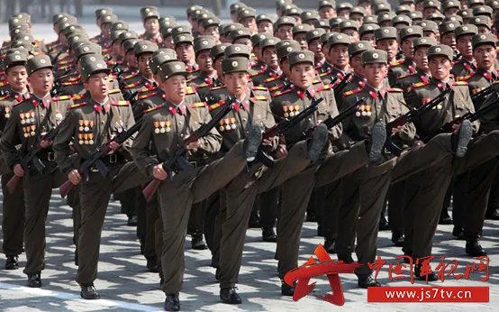 中国 朝鲜 正步区别