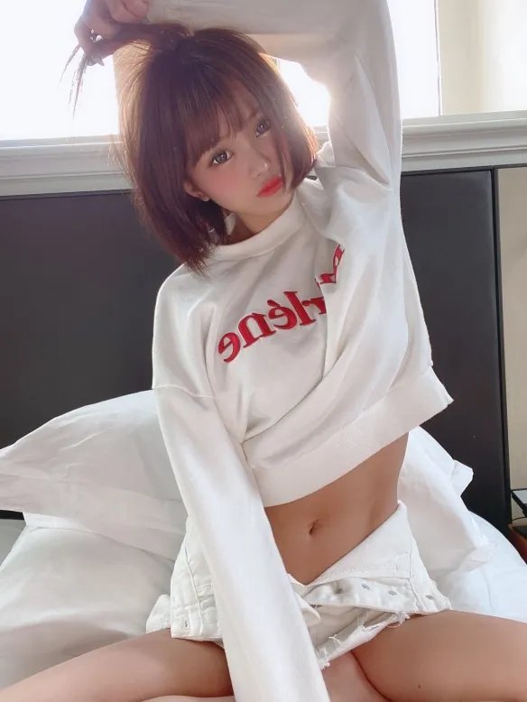 童颜萌妹みもれもん诱惑力全开不怕羞！事业线有诚意！