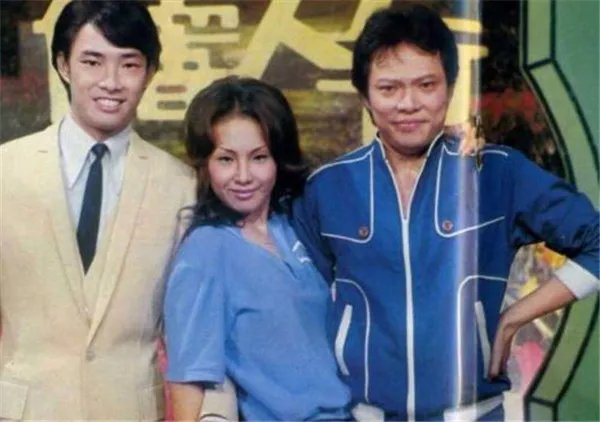 费玉清有老婆孩子吗简历照片图 费玉清老婆是干什么的叫什么名字