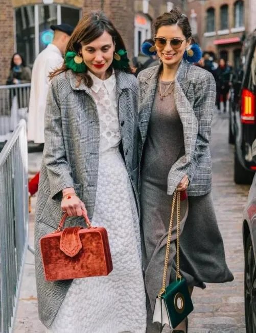 秋冬连衣裙怎么搭配好看