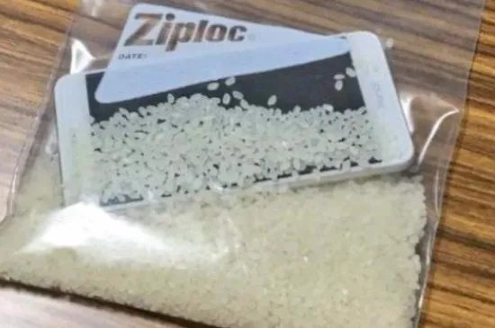 苹果手机掉水里怎么处理