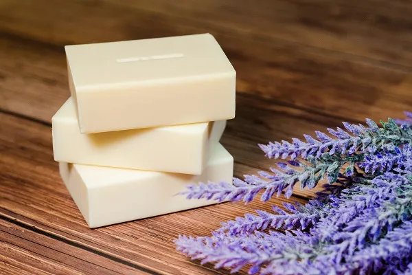 用香皂洗脸好吗