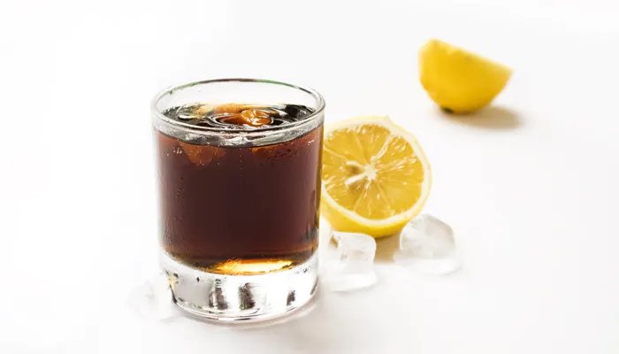 可乐最早是什么颜色的 可口可乐最早的颜色