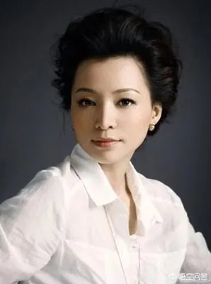 怎样评价董卿的书法作品？