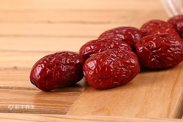 枸杞红枣泡酒的功效与作用