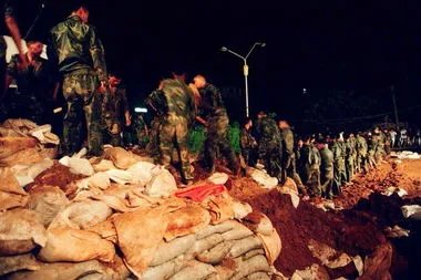 河北邯郸暴雨致街道成河,多名市民被冲走,此次恶劣天气造成了多大的损失?