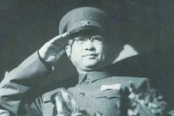 开国十大将军，粟裕是开国将军之首，黄克诚仅排第三