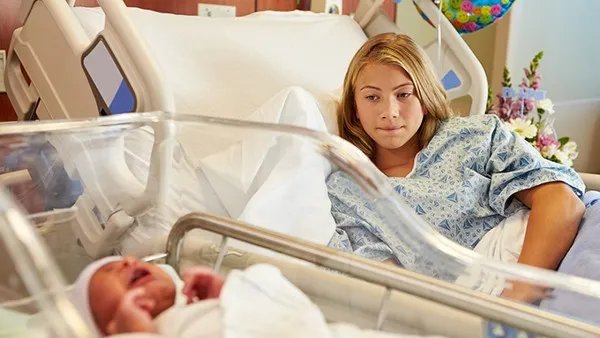 婴儿大便正常颜色是怎样的？排便颜色出现异常是何原因？