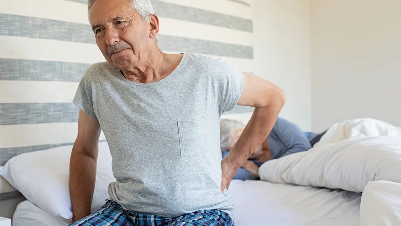 后背疼的原因有哪些?5个疾病会引起后背疼