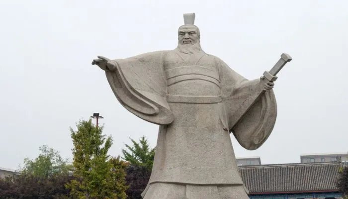 割须弃袍的主人公是谁