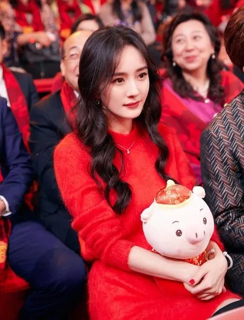 杨幂、金晨、李沁过于养眼，你对她们仨有什么看法？