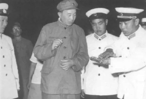 开国十大将军，粟裕是开国将军之首，黄克诚仅排第三