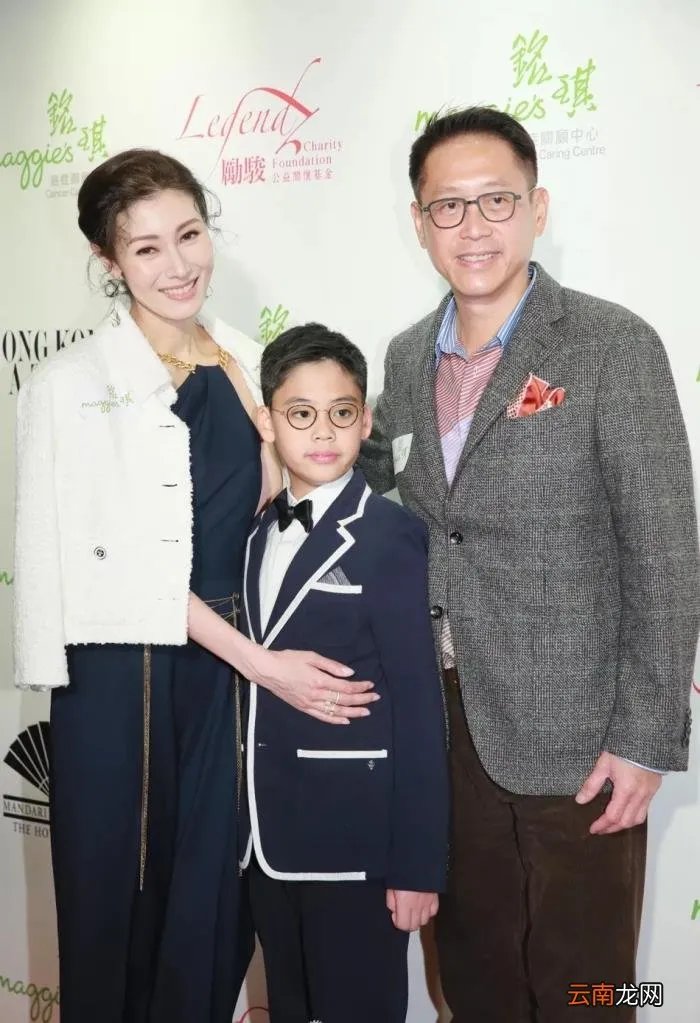 李嘉欣一家三口高调露面 李嘉欣有孩子吗