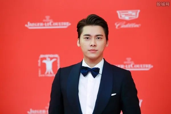 如何看待李易峰昨晚发声明 作品被下架母校撤下其海报