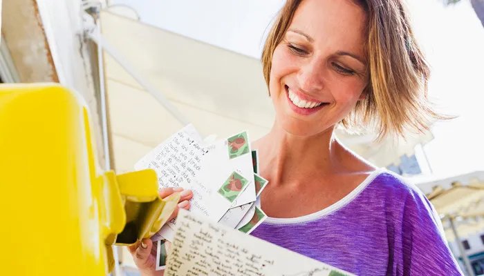 世界上第一枚邮票叫什么 世界上第一枚邮票叫什么名字