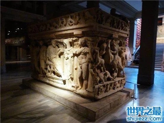 亚历山大石棺被封存两千多年，三具骷髅身份至今成谜 