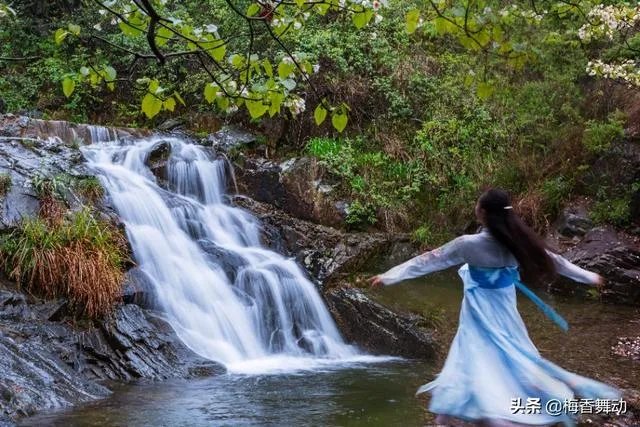 溪水边的人像照应该怎么拍？你有哪些思路？