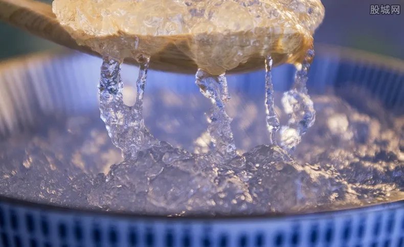 辛巴就燕窝事件道歉:退一赔三 亏损6千多万