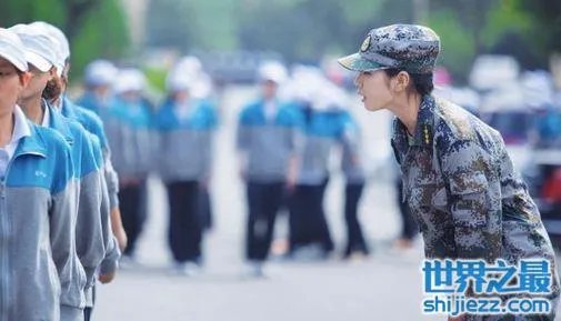 中国最美女教官,刘艺晗(因酷似章子怡而走红网络)