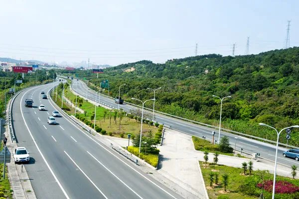 泉三高速公路的工程简介