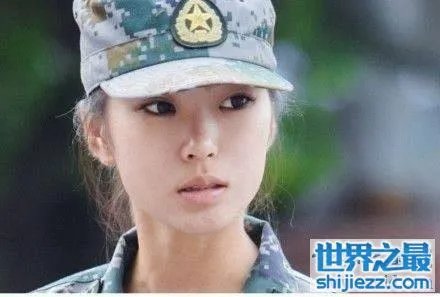 中国最美女教官,刘艺晗(因酷似章子怡而走红网络)
