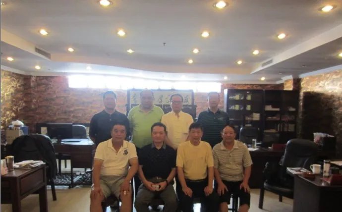 释海灯的人物简介