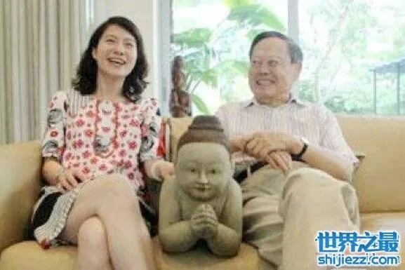 翁帆为杨振宁产下一子是假的，杨振宁行将就木不中用 