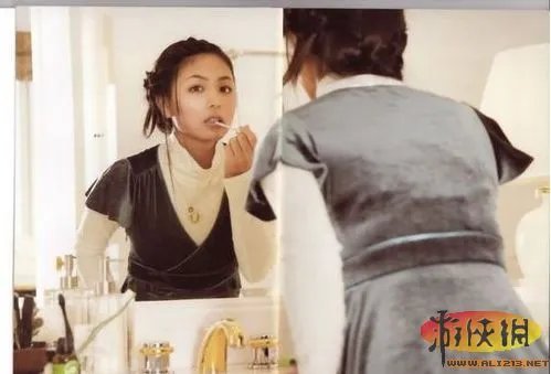 《撕掉她的衣服》遭苹果和谐 安卓获重生