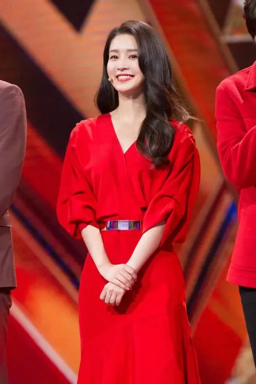 杨幂、金晨、李沁过于养眼,你对她们仨有什么看法?