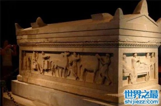 亚历山大石棺被封存两千多年，三具骷髅身份至今成谜 