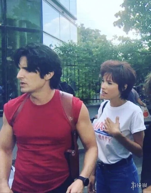 法国版《城市猎人》真人剧照 孟波瘦弱没成龙大哥壮!