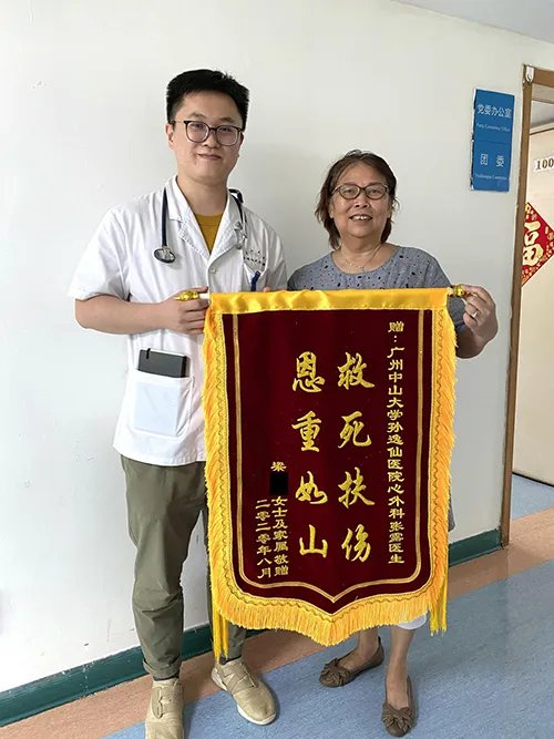 年轻医生见义勇为，广州阿姨仅凭一字寻恩两个月，只为当面道谢