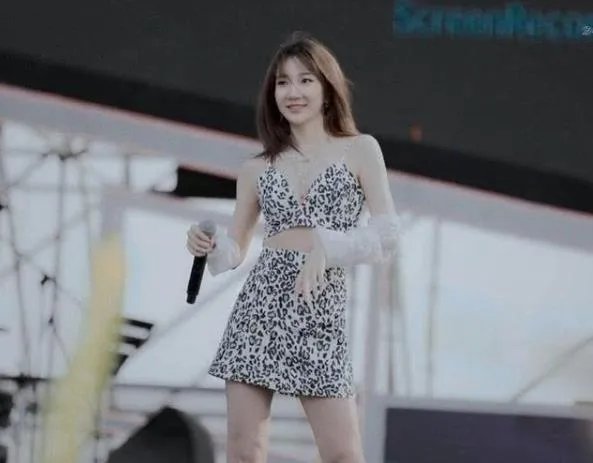 乃万个人资料及经历,青春有你2选手乃万多大了